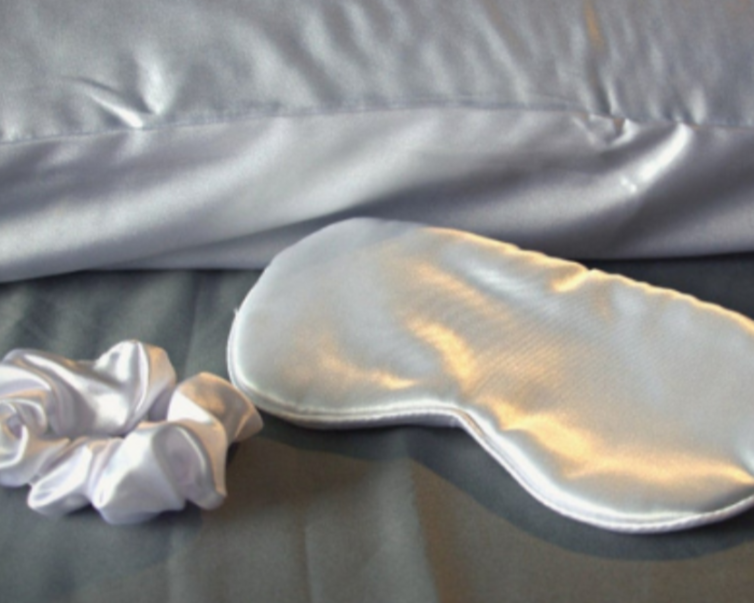 Haven CANADA Cosmetics Silk 3 Piece Pillowcase Gift Set